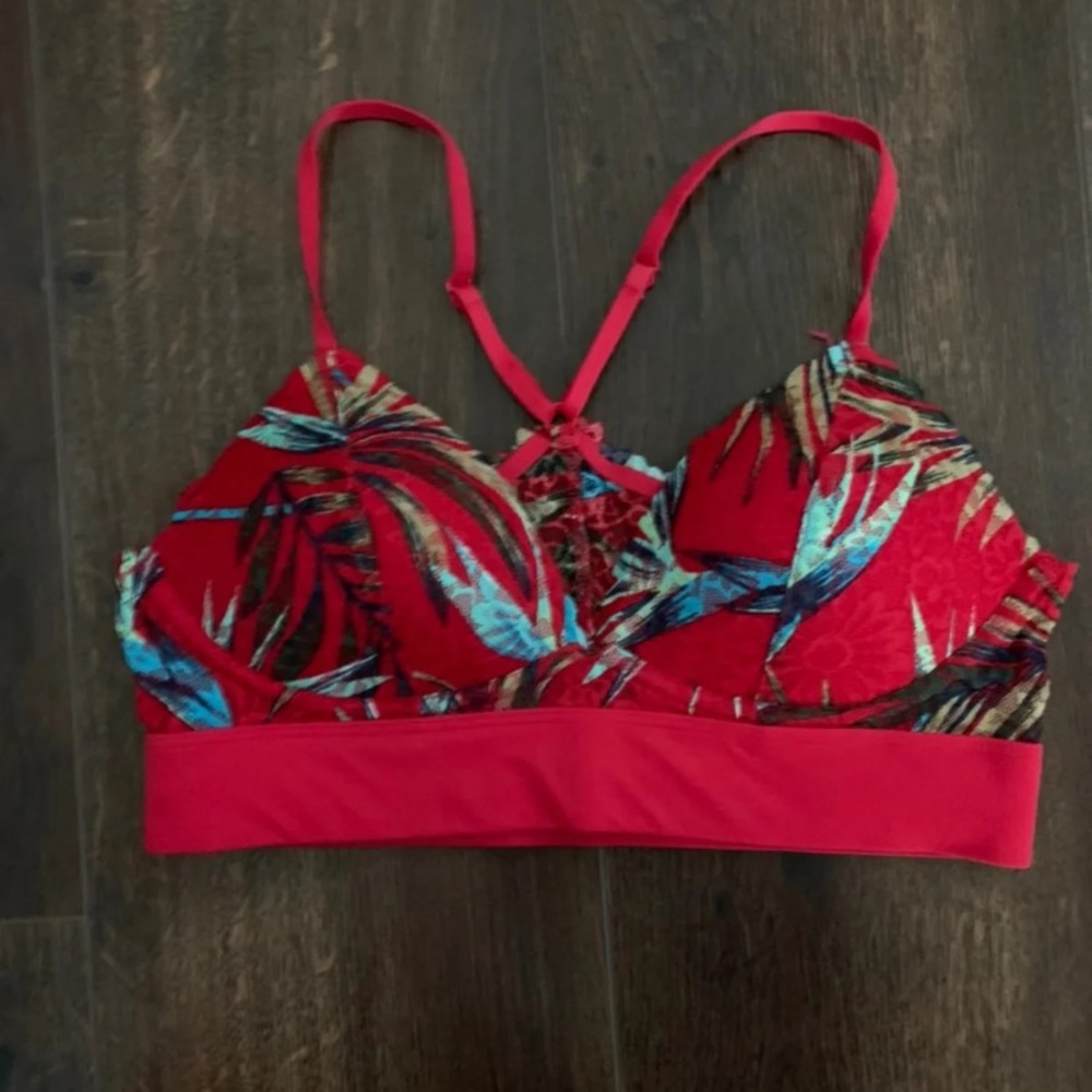Victoria’s Secret red lace bralette